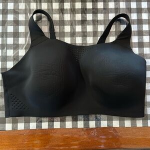 Victoria Secret Featherweight Max Sports bra